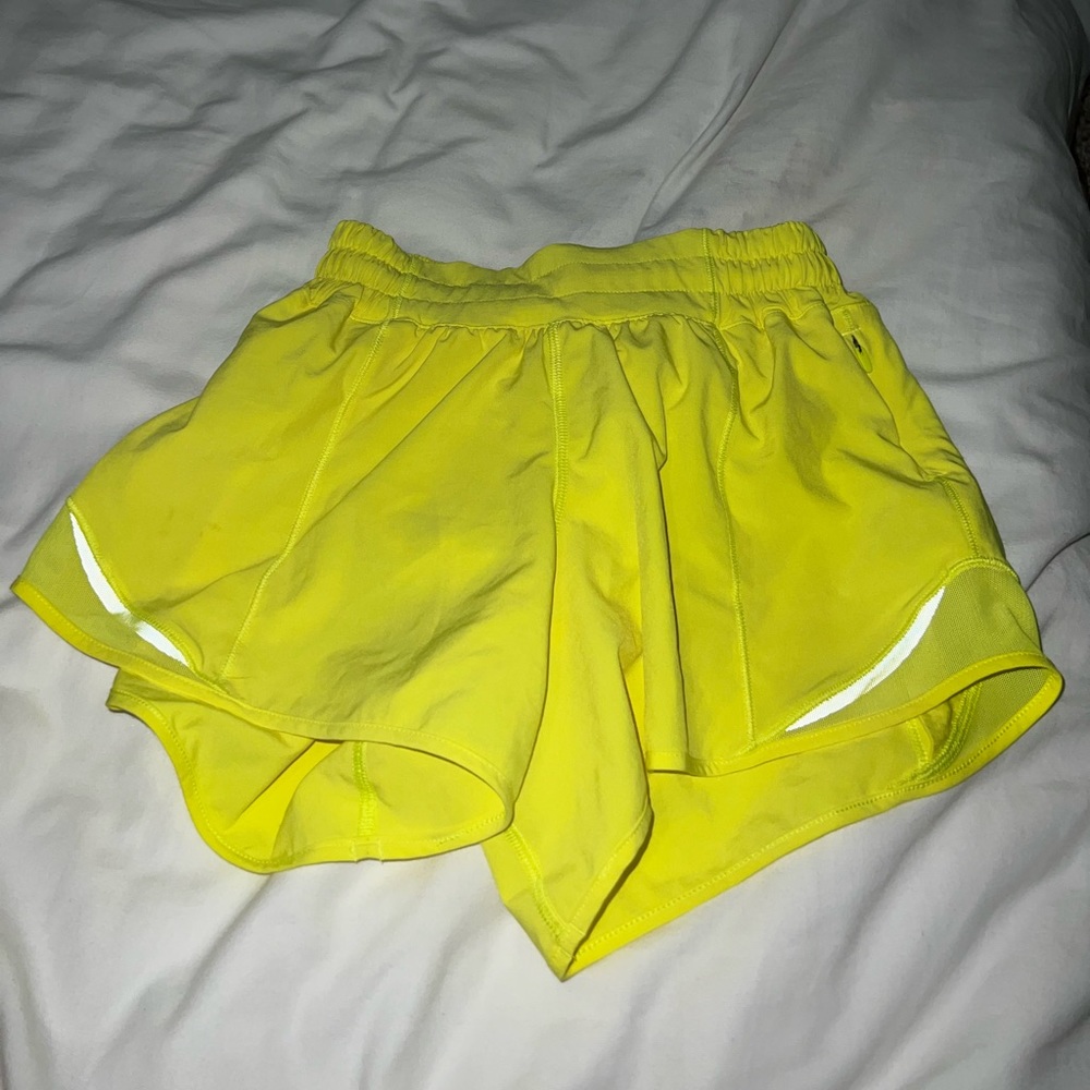 lululemon neon yellow hotty hot shorts size 2 (4 inch)